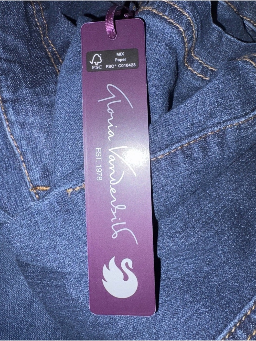Gloria Vanderbilt Dark Blue Denim Capri Pants Shorts Cluffed Hem Size 16 NWT - Picture 7 of 7
